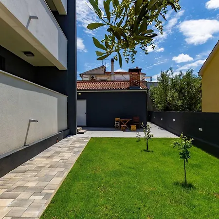 Exquisite Prestige Luxury With Shared Pool Apartment