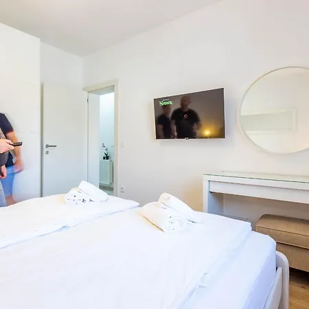 Exquisite Prestige Luxury With Shared Pool Apartment