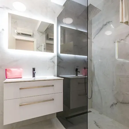 Exquisite Prestige Luxury With Shared Pool Apartment *