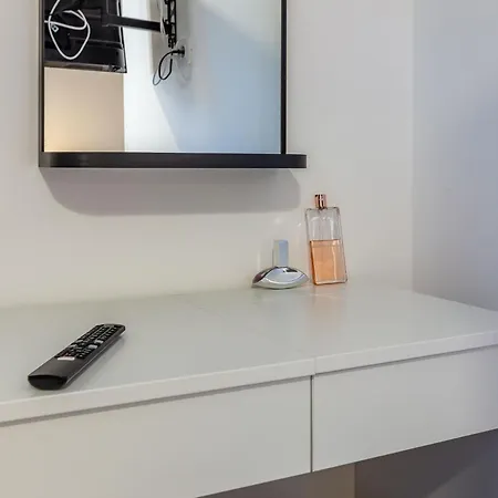 Exquisite Prestige Luxury With Shared Pool Apartment
